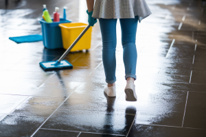 Dégraisser un Carrelage : 5 Méthodes Efficaces et Rapides