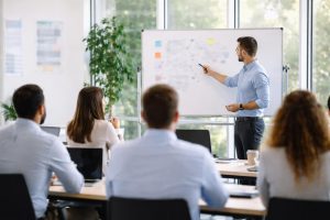 bureau-moderne-employes-tableau-lumieres
